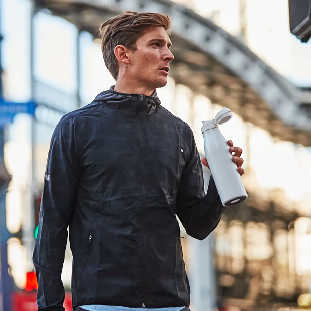 Botella térmica con tapa Antigoteo FlipLock™ Takeya Traveller Dodgeball 740 ml - producto de origen 🇯🇵 Japonés