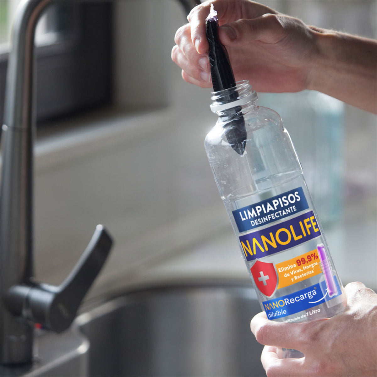 Limpiapisos desinfectante aroma cítrico 1 litro más recarga 30 ml diluible rinde hasta 1 litro Nanolife. 🇨🇱🍃 Producto Chileno Sustentable