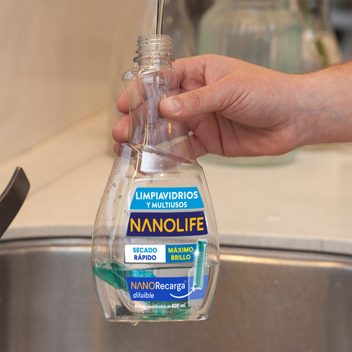 Limpiavidrios multiusos aroma manzana 600 ml más recarga 30 ml diluible rinde hasta 750 ml Nanolife. 🇨🇱🍃 Producto Chileno Sustentable