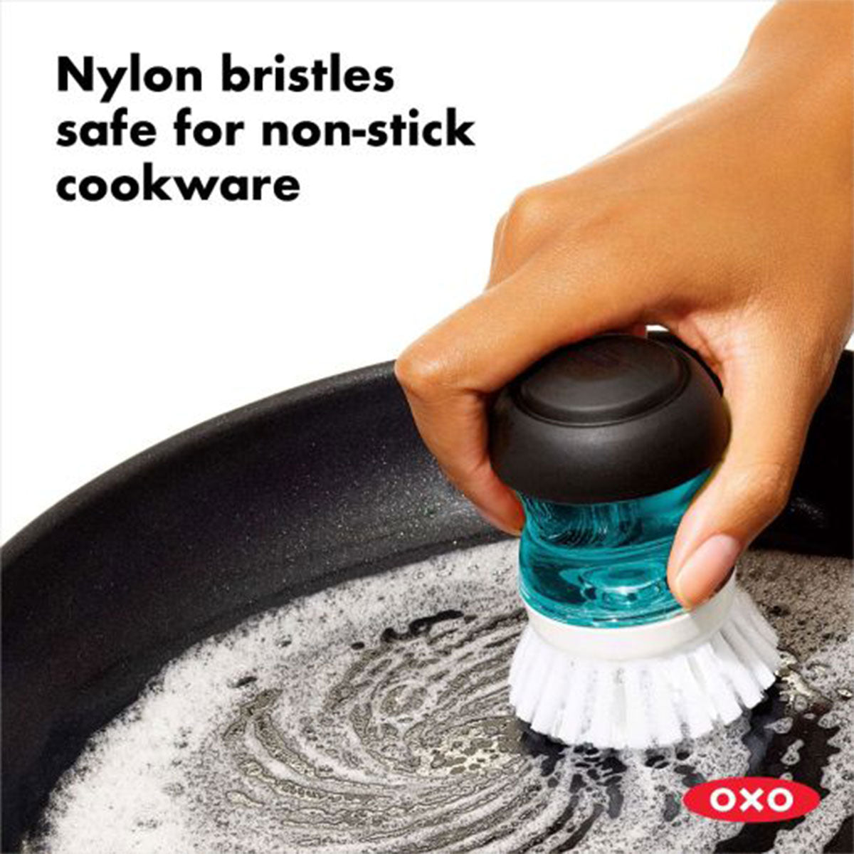 Cepillo de palma para loza con dispensador de jabón OXO