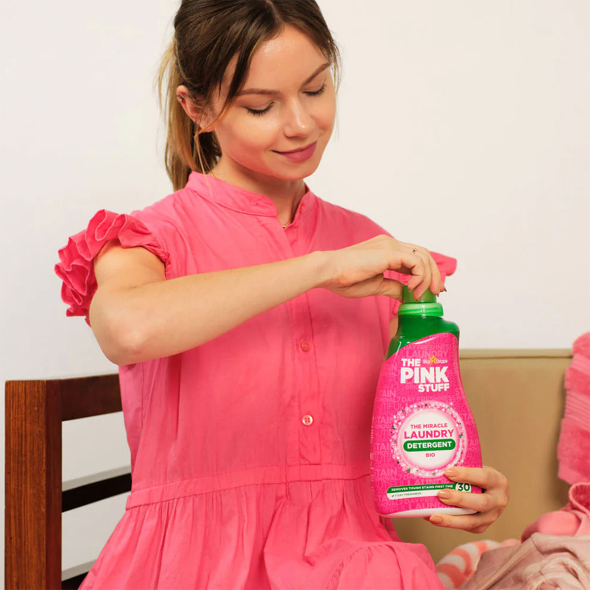 Detergente Líquido Ropa Bio Concentrado 960 ml The Pink Stuff - 🌱 🇬🇧 Producto Vegano del Reino Unido